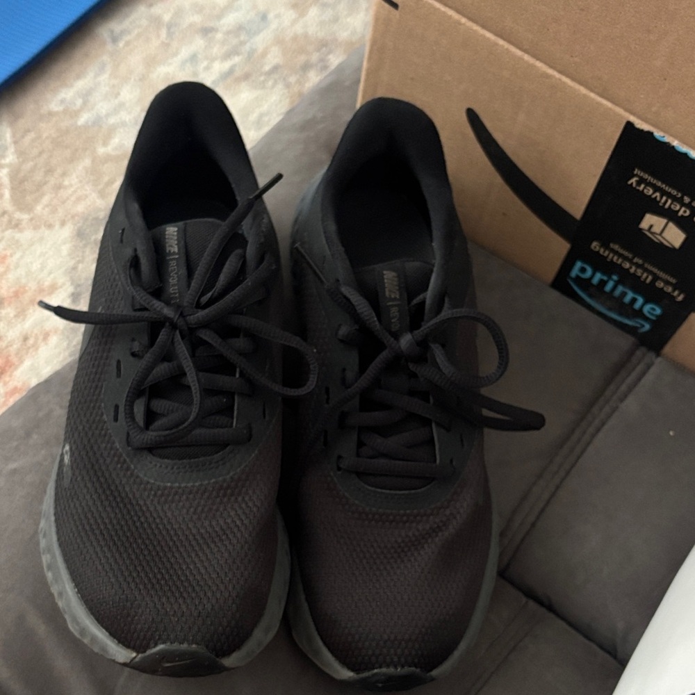 Nike Women's Black Athletic Shoes